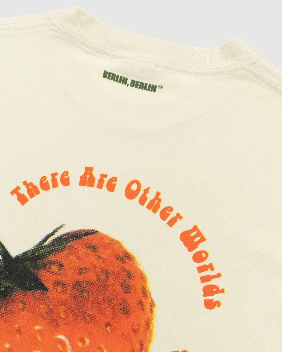 Tresor X Highsnobiety Berlijn, Berlijn 3 Strawberry Disco T-Shirt Eggshell Cheap