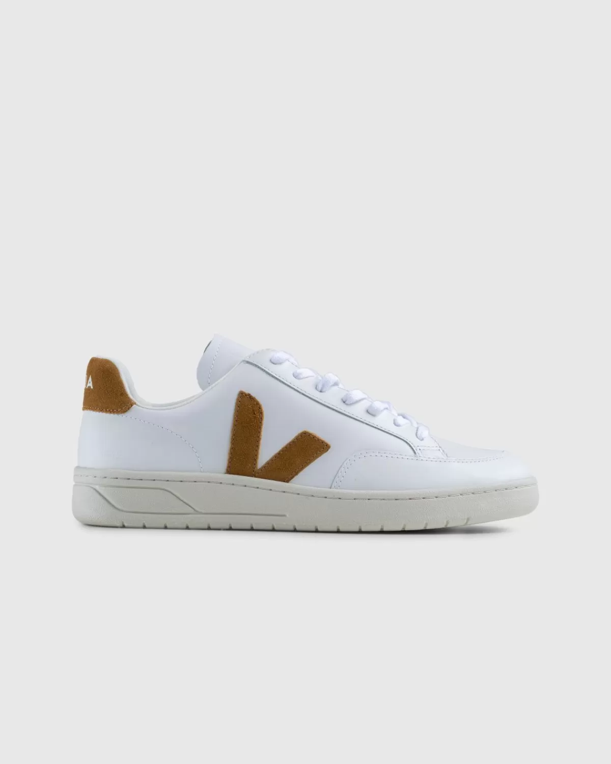 VEJA V-12 Wit/Kameel Flash Sale